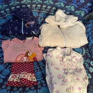👸🏻👸🏻4 pieces girls size 4t and 4/5